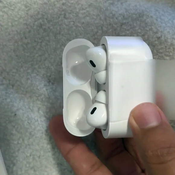 Apple AirPods Pro in White